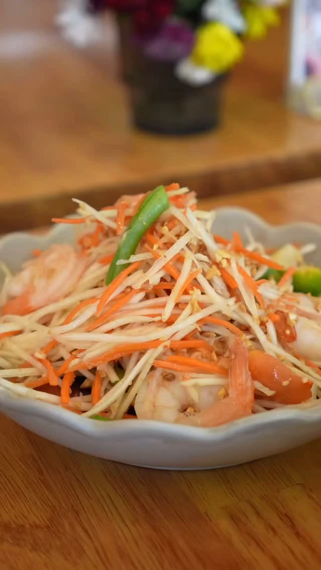 Thai papaya salad